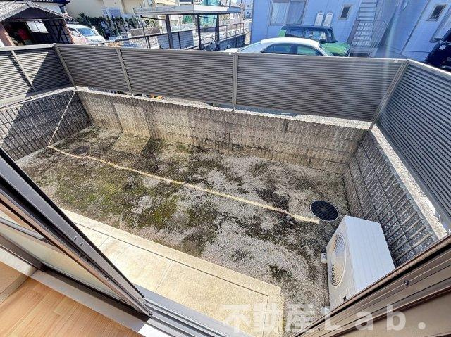 シャーメゾン古城　Ｂ棟の庭