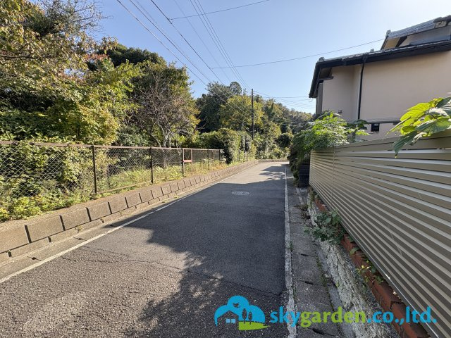 鎌倉市今泉台6丁目　中古戸建の周辺|前面道路の風景