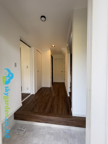 鎌倉市今泉台6丁目　中古戸建の玄関|落ち着いた玄関です