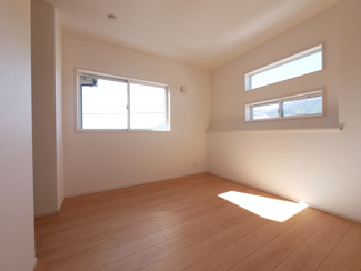 【洋室】 | 甲府市国母2丁目 新築戸建 車3台 長期優良住宅 WIC×3 | 同建設会社の施工例