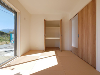 【和室】 | 甲府市国母2丁目 新築戸建 車3台 長期優良住宅 WIC×3 | 同建設会社の施工例