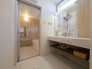 【独立洗面台】 | 甲府市国母2丁目 新築戸建 車3台 長期優良住宅 WIC×3 | 同建設会社の施工例