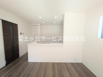 【キッチン】 | 豊橋市前芝町 58期 新築一戸建て 3号棟 | 前から見たキッチンです