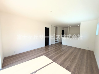 【居間・リビング】 | 豊橋市前芝町 58期 新築一戸建て 3号棟 | リビングです