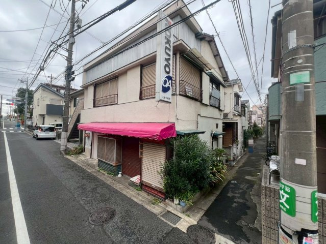 【外観】 | ～インフィーア Vol. 70　練馬区田柄１丁目　ブランド新築戸建て～ | 【古屋解体前現地】3路線利用可能な利便性良好な立地