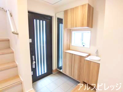 練馬区高松１丁目　新築一戸建　都営大江戸線　練馬春日町の玄関