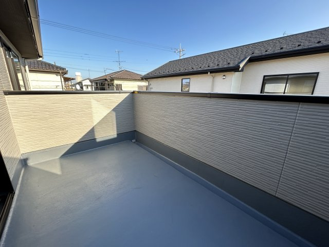 ＬＩＧＡＬＥ－リガーレ－　牛久市田宮町26期　1号棟のバルコニー|奥行きのあるワイドバルコニー