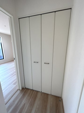 ＬＩＧＡＬＥ－リガーレ－　牛久市田宮町26期　1号棟の内装|2階ホールの収納は日用品やストック収納に便利です