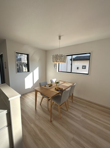 ＬＩＧＡＬＥ－リガーレ－　牛久市田宮町26期　1号棟の居間・リビング|風通しの良いダイニングスペース