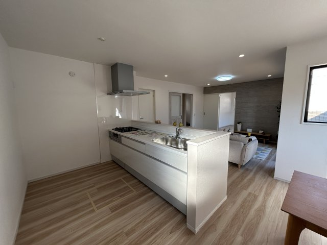 ＬＩＧＡＬＥ－リガーレ－　牛久市田宮町26期　1号棟のキッチン|すっきりしていて開放的な対面式キッチン