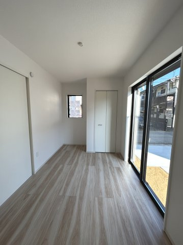 ＬＩＧＡＬＥ－リガーレ－　牛久市田宮町26期　1号棟の洋室|様々な用途に活用できるリビング横の洋室