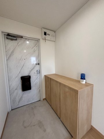 真栄マンション浮島の玄関