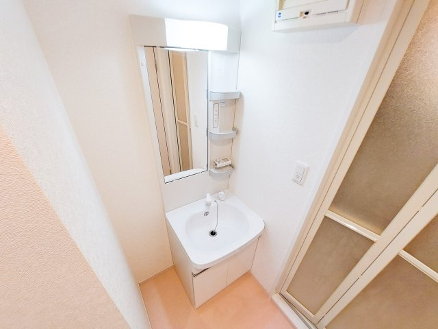 ラ・メゾンドサヴォイ　9階の洗面所|別号室のものです。現状優先となります。