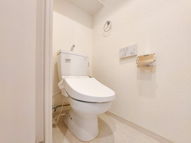 ラ・メゾンドサヴォイ　9階のトイレ|別号室のものです。現状優先となります。