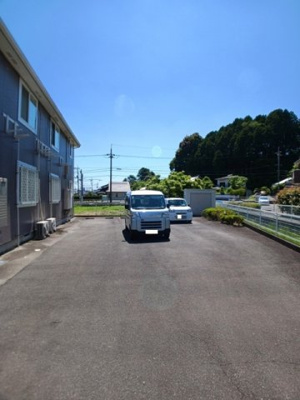 【駐車場】 | ラフィネ三井 | 駐車場に車を止められます