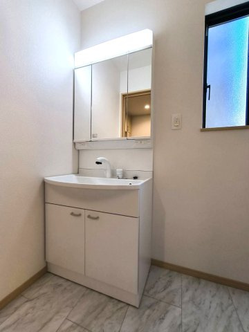 三郷市　戸ケ崎3丁目　新築戸建　全1棟の洗面所|施工例です