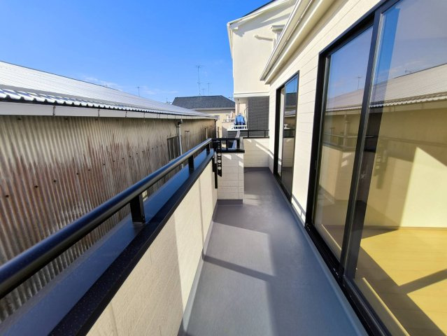 三郷市　戸ケ崎3丁目　新築戸建　全1棟のバルコニー|施工例です