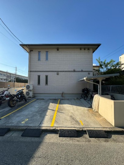 ルナ・クレシェンテの駐車場