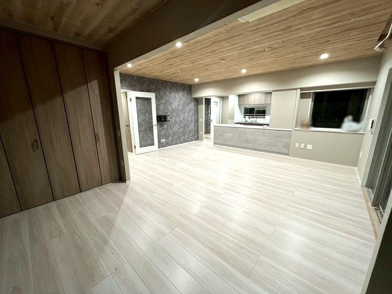 サーパスシティ桜井町の居間・リビング|25.2LDK　　（室内写真は2022年のリフォーム後に撮影されたものです。）