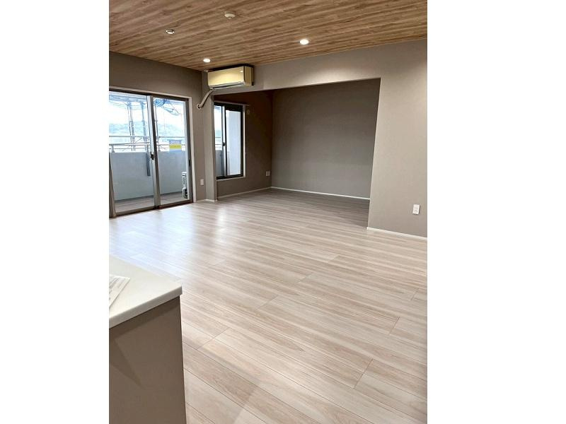 サーパスシティ桜井町の居間・リビング|（室内写真は2022年のリフォーム後に撮影されたものです。）