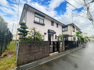 バス停まで徒歩5分とバス移動もしやすく阪急・JR「伊丹」駅2沿線利用でき生活至便。