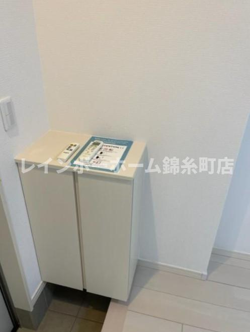 IVY HOUSE HORIKIRI N棟の玄関