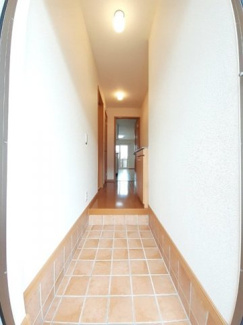 【玄関】 | アルドーレ　弐番館　1KHT | シンプルで使いやすい玄関です