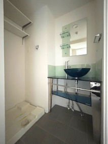 SERENiTE江坂四番館の洗面所|ゆったりとスペースのある洗面所