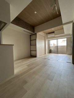 SERENiTE江坂四番館の居間・リビング|使いやすい居間です