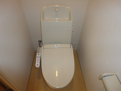 【トイレ】 | カレント中央　1LDK | シャワー付トイレ