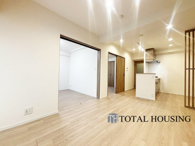 【居間・リビング】 | チュリス札幌第二 | 朝は爽やかな日差しを浴びながら、家族みんなでおいしい朝食。昼下がりには読書やお昼寝でもしながらのんびりと過ごすひと時…。家族が集まる空間を、一番明るい空間に。