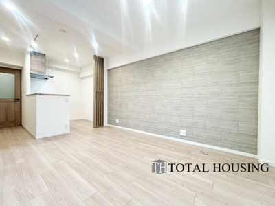 【居間・リビング】 | チュリス札幌第二 | ご家族みんなで長い時間を過ごすリビングは一番居心地のいいものであって欲しいですね。開放感のある広々リビングに光と風を呼び込みます。収納も多く快適な住空間を実現します。