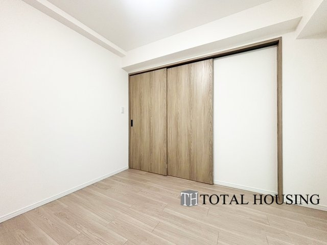 【洋室】 | チュリス札幌第二 | 洋室　約5.1帖
LDKと隣接した洋室でリビングから目が届く場所なので、お子様の遊び部屋・お昼寝スペースとして使うのもオススメです♪