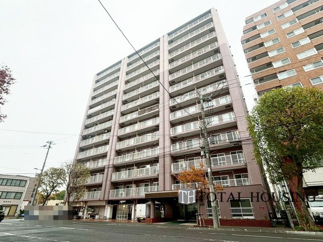 【外観】 | チュリス札幌第二 | 堂々とした佇まいからの余裕を感じさせる調和のとれたフォルムの外観♪毎日の通勤・通学からの帰宅を温かく迎えてくれます。