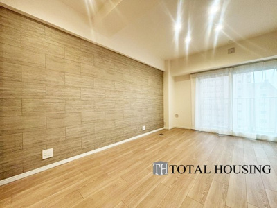 【居間・リビング】 | チュリス札幌第二 | オープンでのびやかな空間を生み出す、こだわりの広がりとゆとり。家族と過ごす時間を大切にしたい方にぴったりの明るくゆとりある住空間です。南側の窓からの日差しがリビングの隅々までしっかりと届きます！