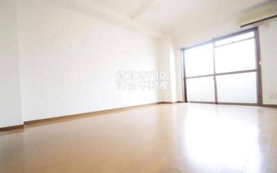 【洋室】 | パルハイム | 明るい洋室