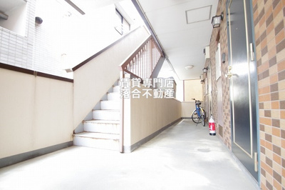 【エントランス】 | パルハイム | 清潔なエントランス