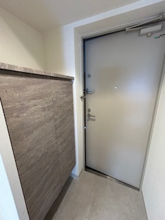 セレニテ江坂四番館の玄関|ゆったりとした玄関です