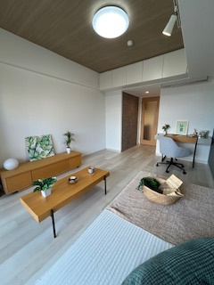 セレニテ江坂四番館の居間・リビング|使いやすい居間です