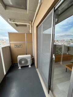 セレニテ江坂四番館のバルコニー|暖かな日差しのふりそそぐバルコニー