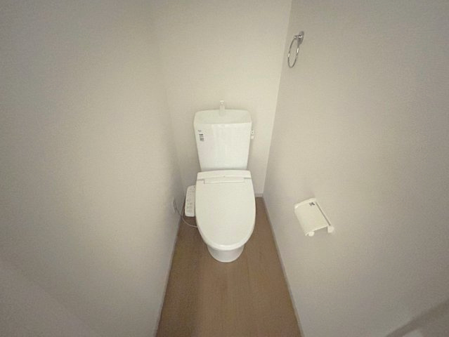 京都市西京区大原野上里鳥見町2期のトイレ|各階にトイレがございます。