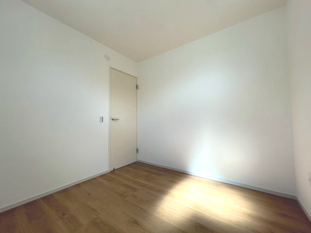 京都市西京区大原野上里鳥見町2期の収納|納戸（約4.5帖）
納スペースとしても、趣味部屋としても活用できます。