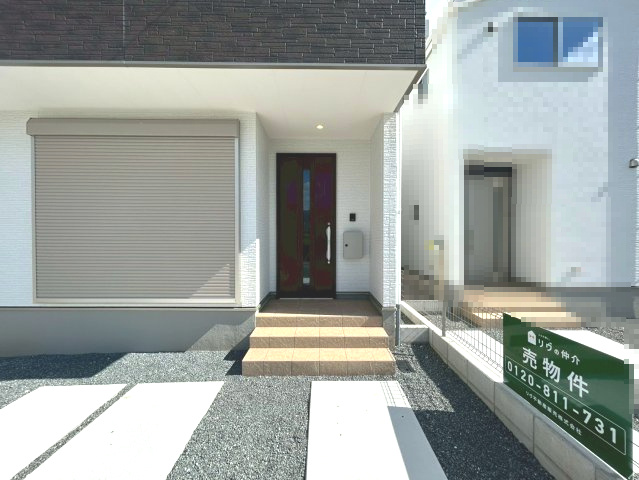 京都市西京区大原野上里鳥見町2期の外観|玄関前はタイル張りの階段で、上品な印象です。