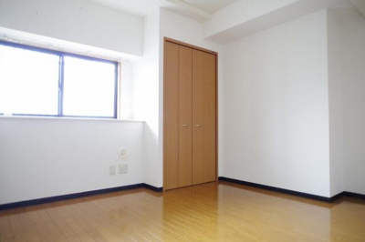 【居間・リビング】 | フラットフレグランス | ちょっぴり広い7.1帖の洋室♪