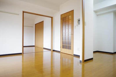 【居間・リビング】 | フラットフレグランス | 南向きで日当たり良好です◎