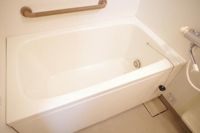 【浴室】 | フラットフレグランス | 手すり付きのお風呂