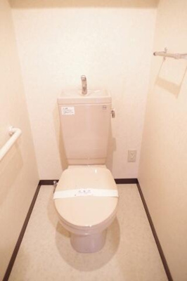 【トイレ】 | フラットフレグランス | 手すり付きのトイレ