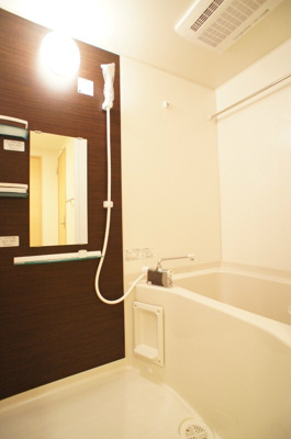 【浴室】 | リブリ・Hugel山手 | お風呂で日々の疲れを落としましょう