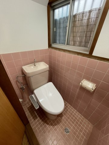 加古川市別府町新野辺町戸建のトイレ