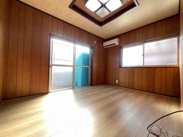 加古川市別府町新野辺町戸建の洋室|1階洋室約６帖